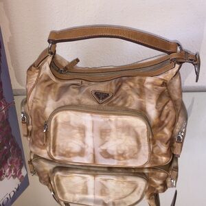 ⚠️MAKE AN OFFER!!! PRADA CAMEL HANDBAG 👜💕